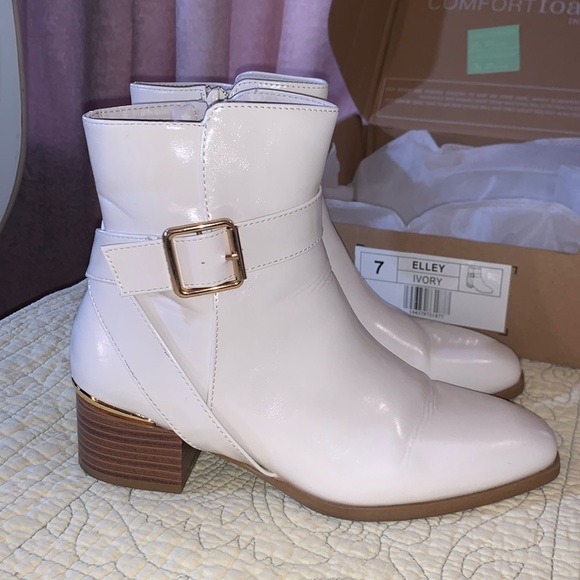 Journee Collection Elley Ivory Ankle Booties Size 7 - Picture 1 of 15